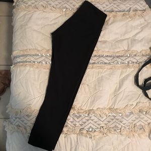 Black Lululemon Wunder Under Crop